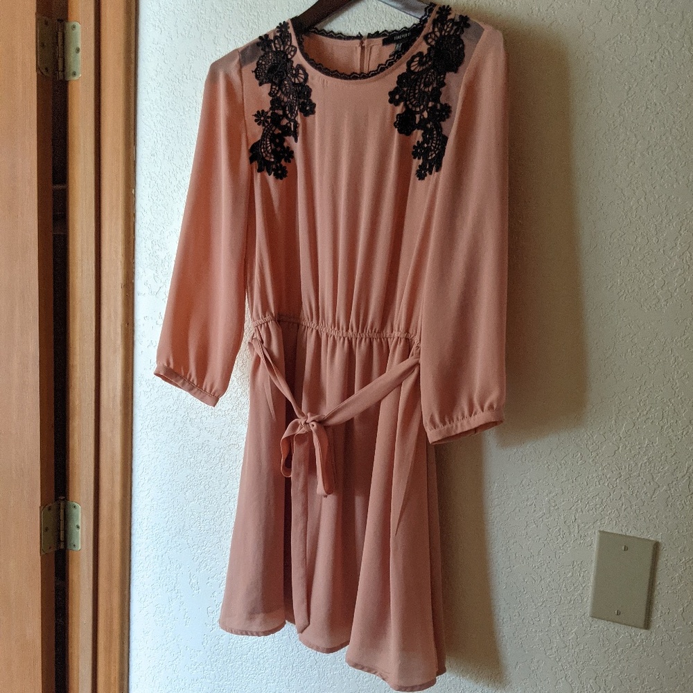 Feminine dress with crochet detail and delicate fabric